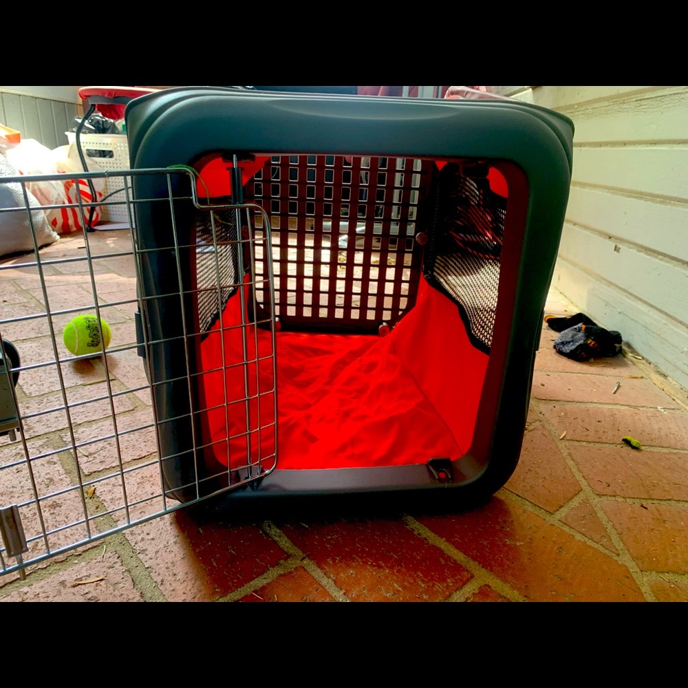 Small Pet Traveling Crate - Airline / Train Approved